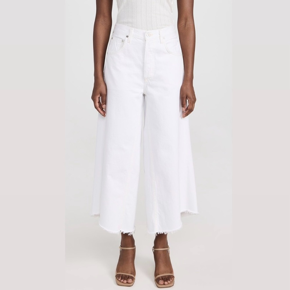 ZII Ropa high-waisted wide-leg white culotte denim pants.🤍